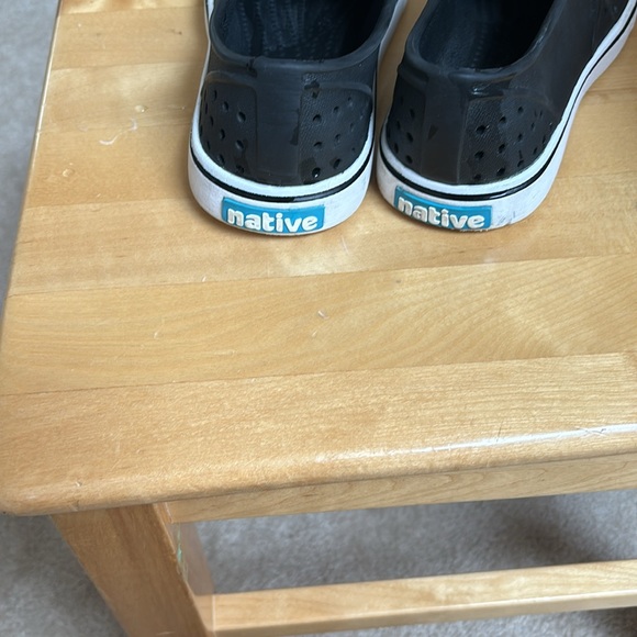 Native Shoes - Picture 3 of 4
